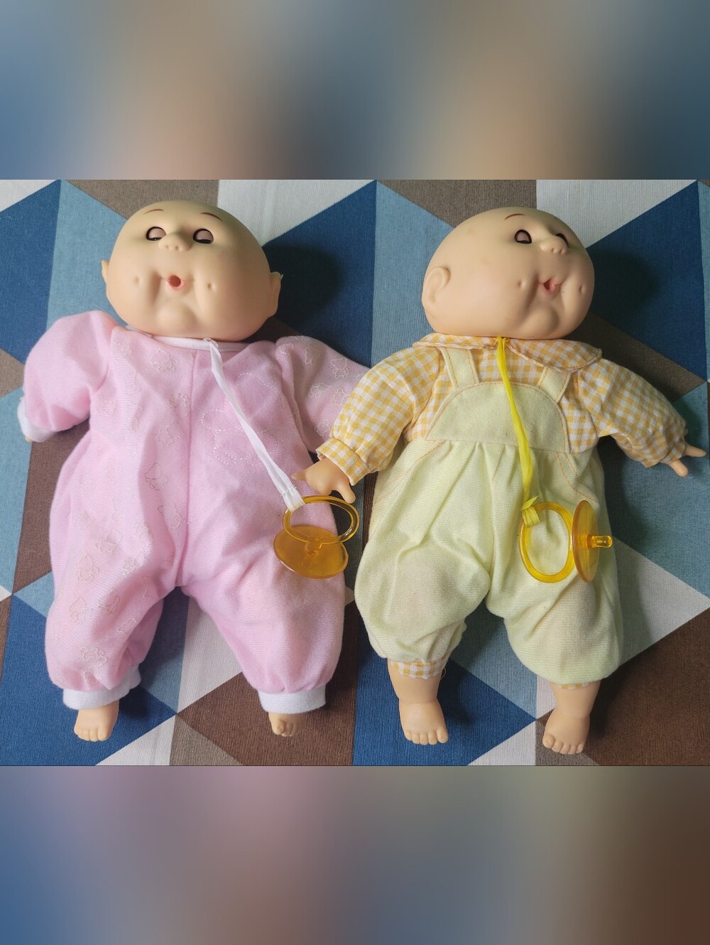 x2 Vintage Uneeda 1990 Plush Baby Dolls Soft Play 2003 w/ Outfits & Pacifier